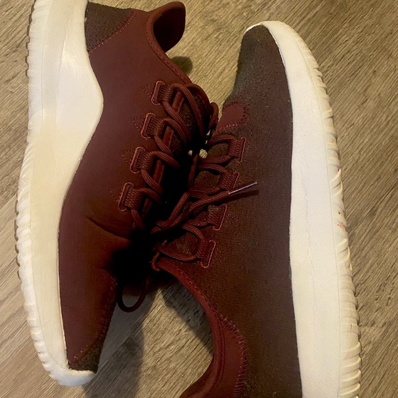Adidas Tubular - Picture 2 of 3
